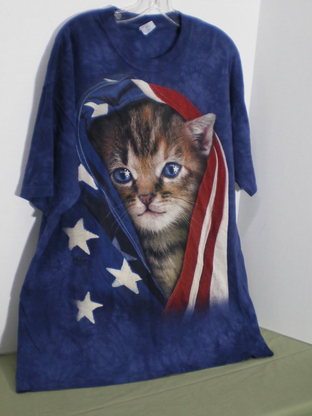 The Mountain Blue Tie-Dye Patriotic Kitten Graphic Tee Shirt, Size Unisex XL